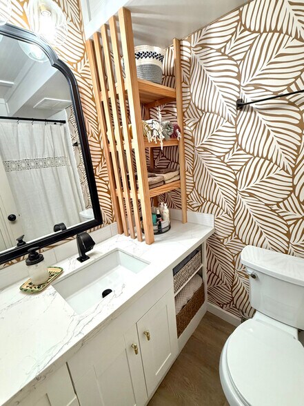 Building Photo - 2421 Ala Wai Blvd