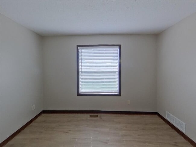 Building Photo - 1074 Landings Ln