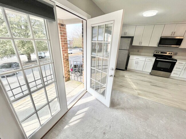 Building Photo - Meridian Apartments Your Gateway to Everything in Hampton Roads