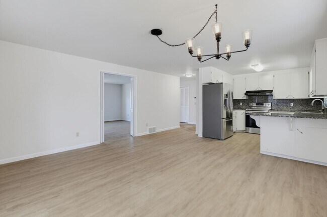 Building Photo - Renton Rambler with Huge Yard & RV/Boat Parking!