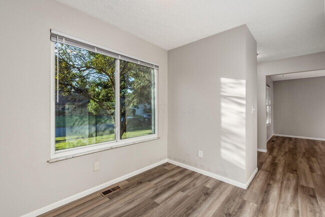 Building Photo - 7609 Seasons Dr