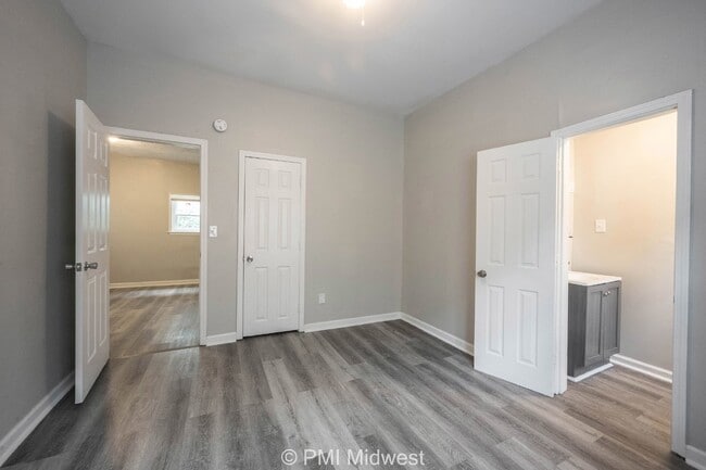 Building Photo - "Spacious 4-Bedroom Home on Orange Street with 2 Full Baths and 2260 Sq. Ft. in Indianapolis!"