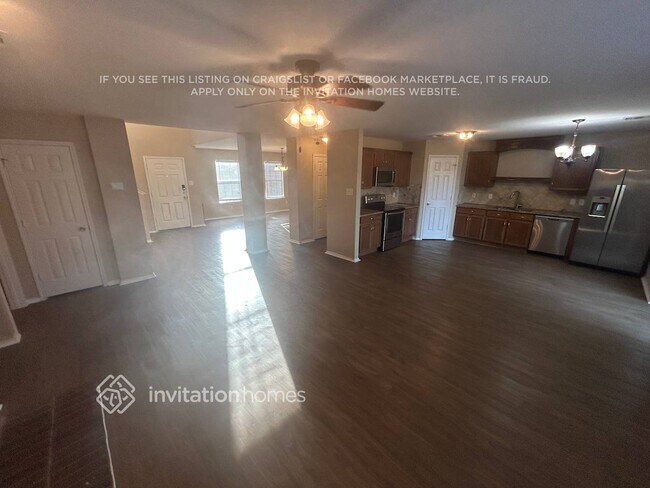 Building Photo - 250 Hilltop Dr