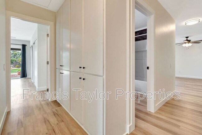 Building Photo - 568 Larchwood Dr