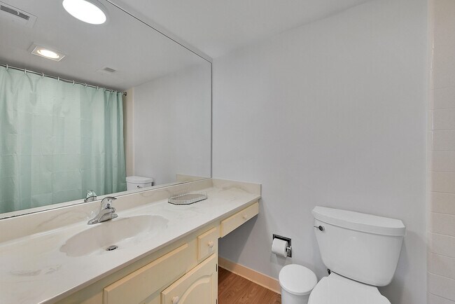 Building Photo - 7835 Lakeside Blvd