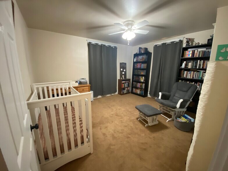 Building Photo - 329 E Grandview Ave