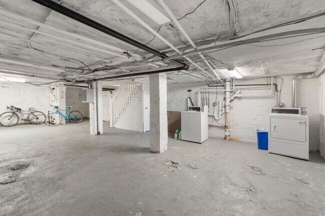 Building Photo - 62 W Cedar St