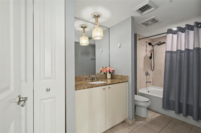 Building Photo - 610 W Las Olas Blvd