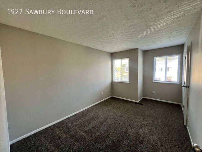 Building Photo - 1927 Sawbury Blvd