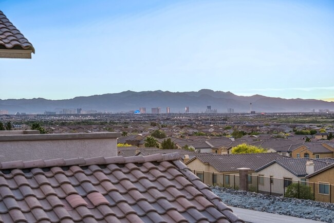 Building Photo - Welcome to your dream home located in the prestigious guard-gated community of Tuscany in Henderson!