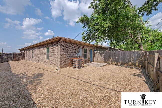 Building Photo - 8037-8039 Arbor