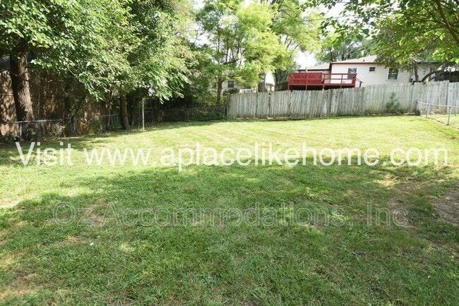 Building Photo - 5010 Valley Ln