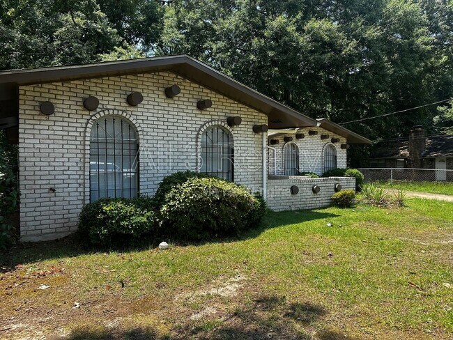 Building Photo - 1429 Dunbarton Rd
