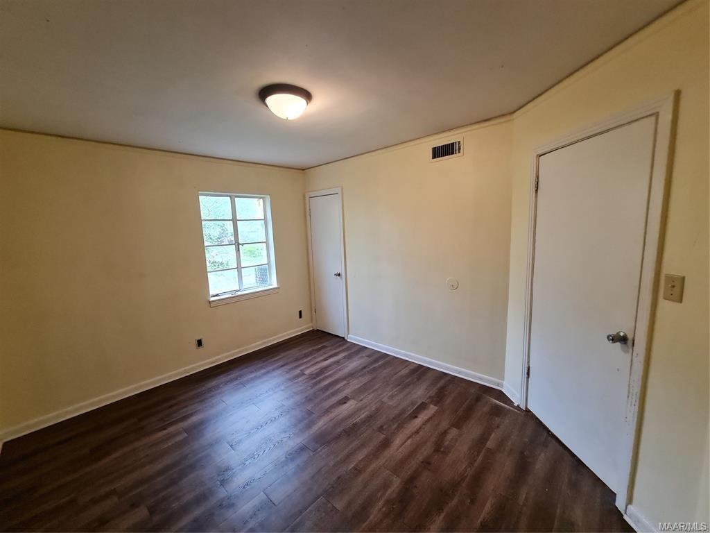Building Photo - 1220 Lynwood Dr