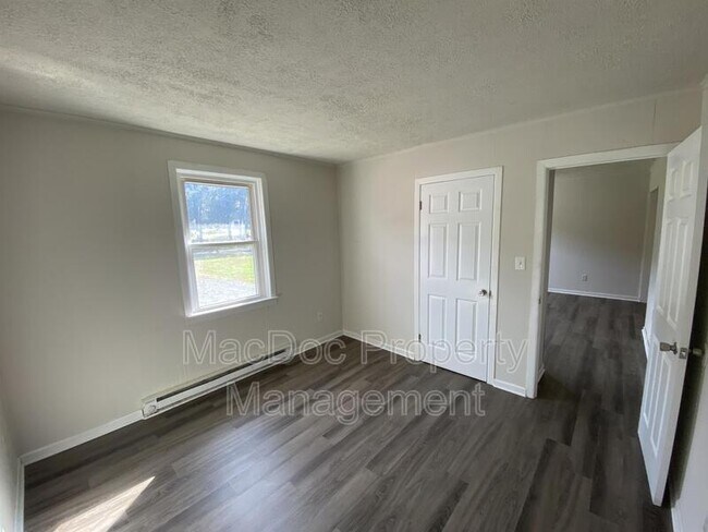 Building Photo - 114-116 Loch Lane Drive Apt 8