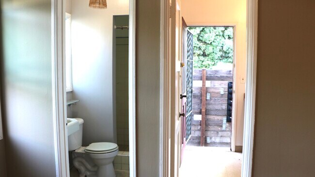 Building Photo - 556 Indiana Ave