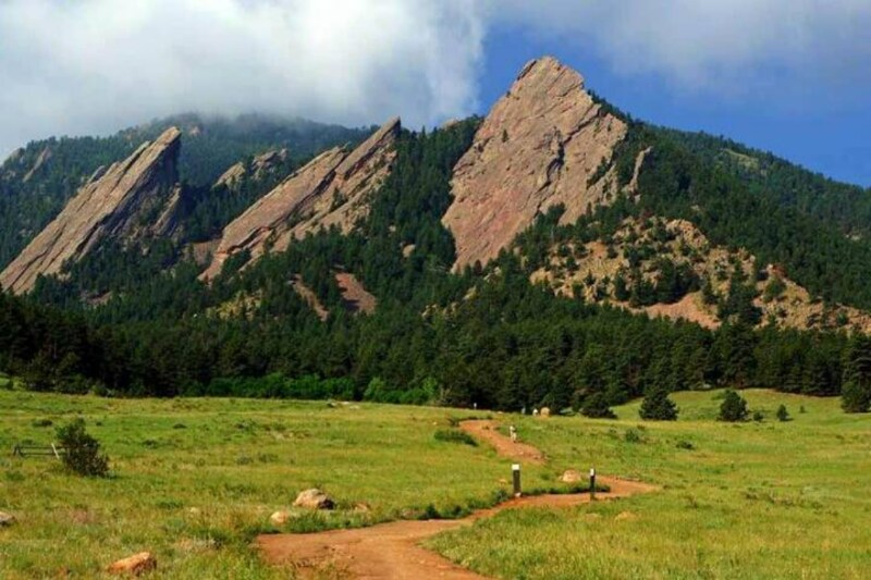 Building Photo - 2102 Mariposa Ave