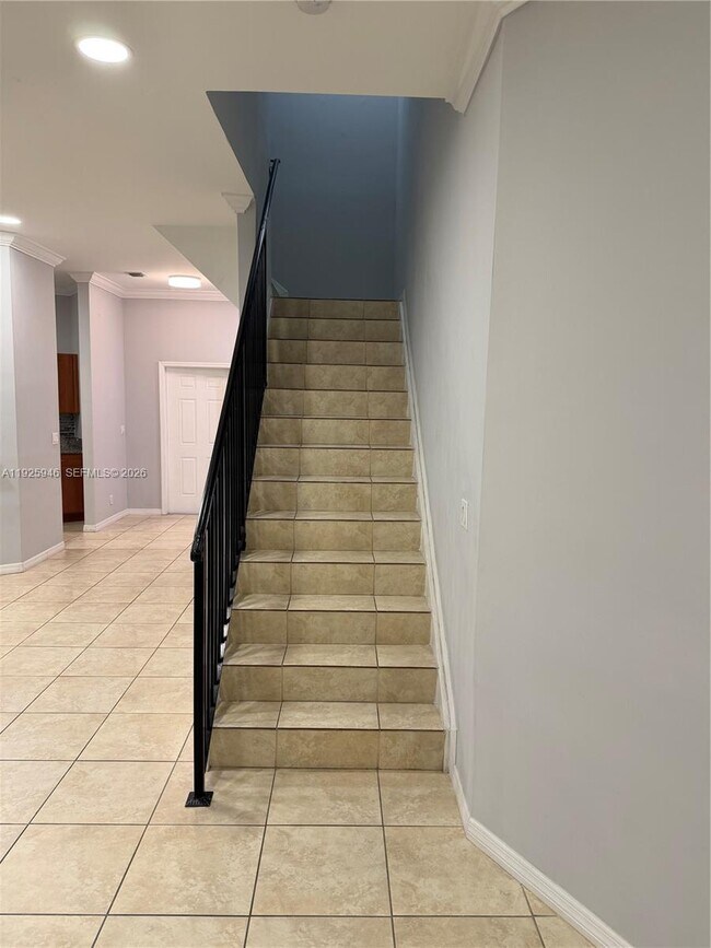 Building Photo - 2927 SW 18th Terrace