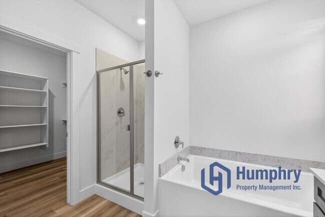 Building Photo - Beautiful home minutes from Costco