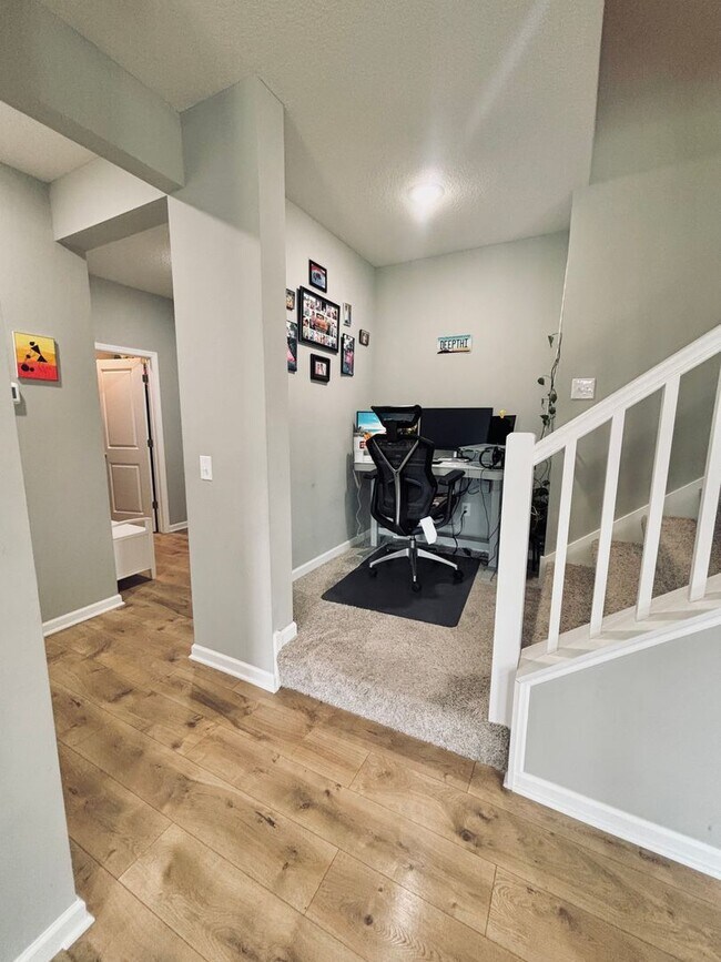 Building Photo - Stunning 5bed/3 1/2 bath Home in Shakopee!