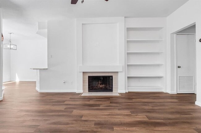 Building Photo - 4711 Spicewood Springs Rd