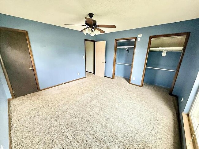 Building Photo - 601 Sky Cir