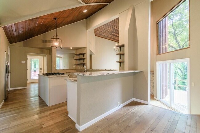 Building Photo - 4702 Dover Dr