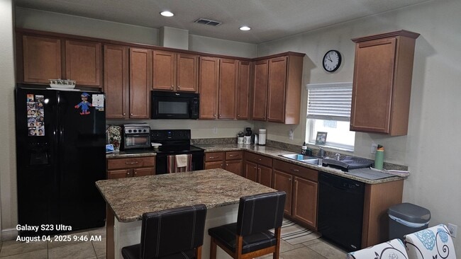 Building Photo - Beautiful 3 Bedroom Home for Rent in Oakbr...