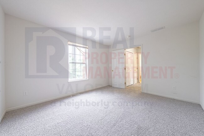Building Photo - Beautifully maintained 3 Bed 2 Bath Home i...