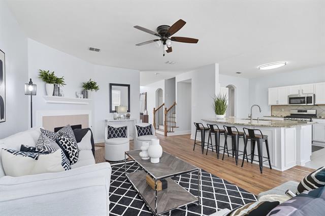 Building Photo - 529 Roundrock Ln