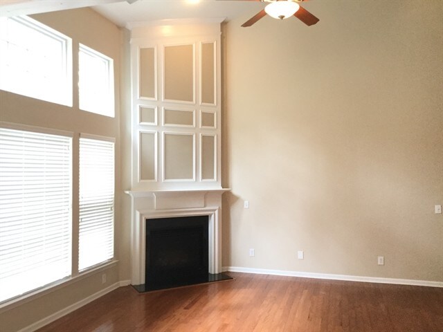 Building Photo - 10820 River Oaks Dr NW