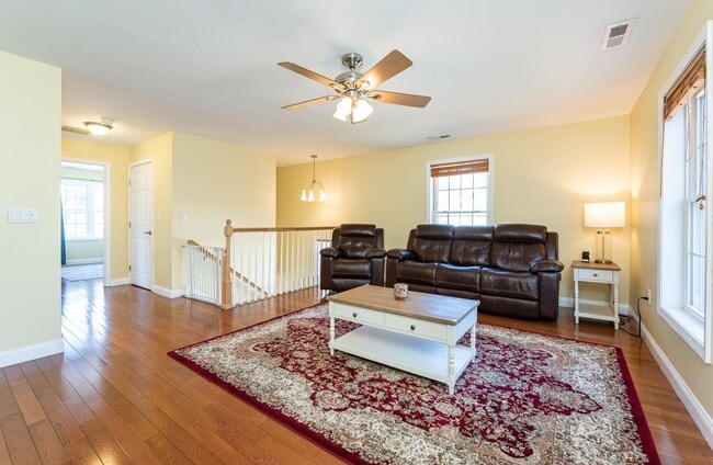 Building Photo - 4 Lowther Pl