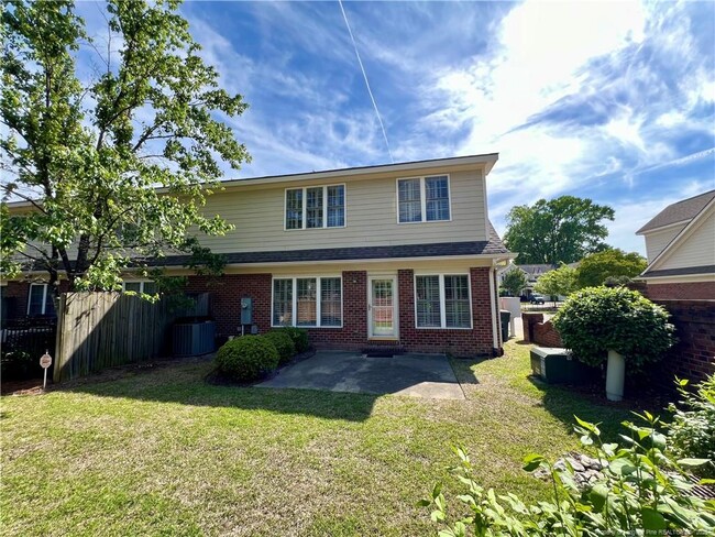 Building Photo - 346 Coverly Square