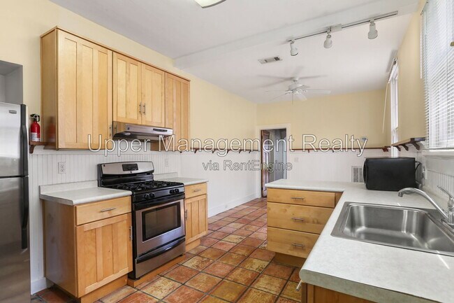 Building Photo - 806 Constantinople St