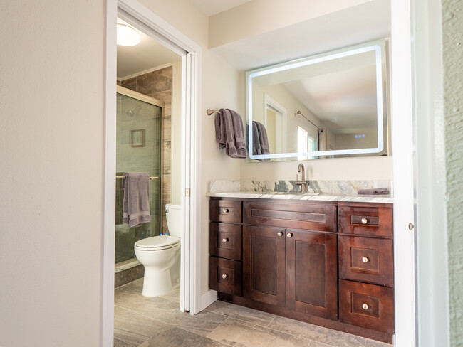 EnSuite Bedroom #1 bathroom - 3250 E De Bazan Ave