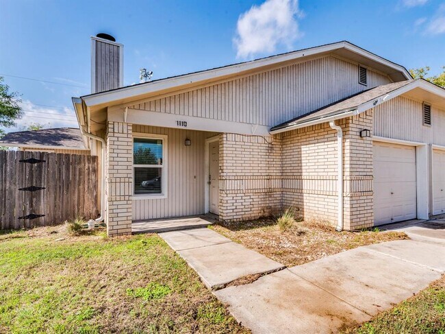 Building Photo - 1110 Hyridge St