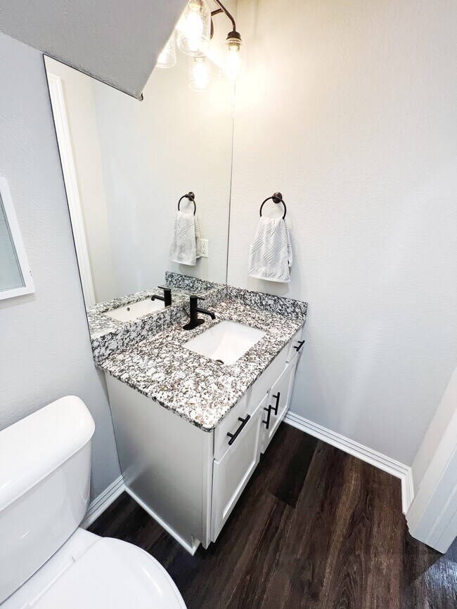 Building Photo - 327 W Kinniburgh Dr