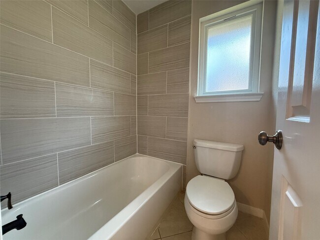 Building Photo - 2131 Greencove Ln