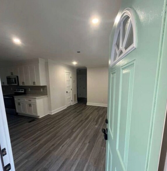 Building Photo - Room in House on Purser Dr