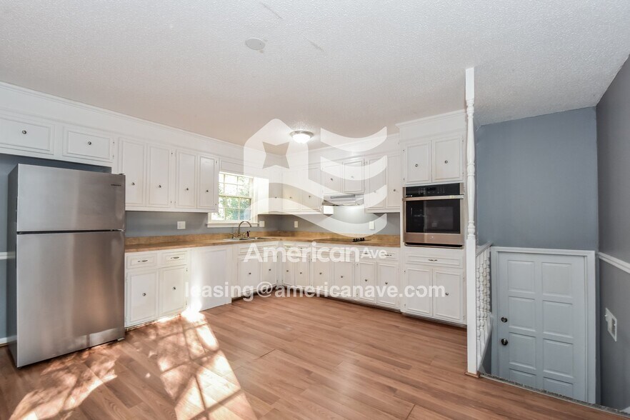 Building Photo - 630 White Falls Dr