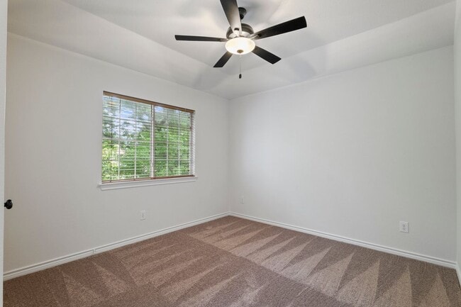 Building Photo - 5910 Spring Hill Dr