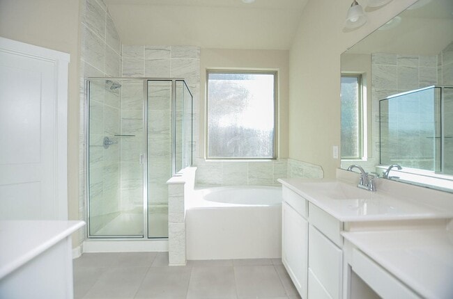 Building Photo - Beautiful 2 story home with 4 bedrooms, 2,...