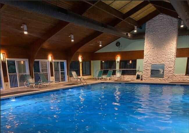 Building Photo - OCEANFRONT, OFF-SEASON FURNISHED UNIT ONLY ONE MONTH LEFT