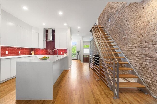 Building Photo - 1350 Fernwood Cir NE