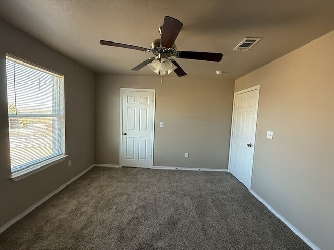 Building Photo - 704 E College St