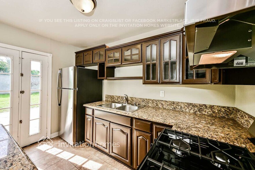 Building Photo - 212 E 185th St
