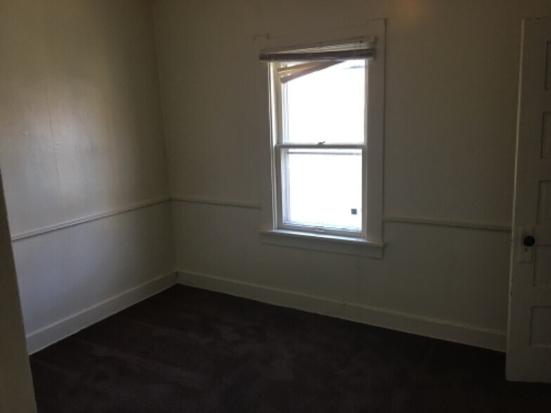 Building Photo - 343 N Grove St