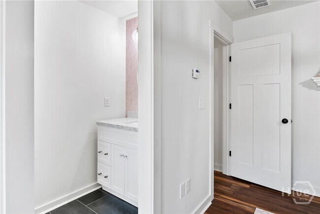 Building Photo - 1060 Cobblestone Ln