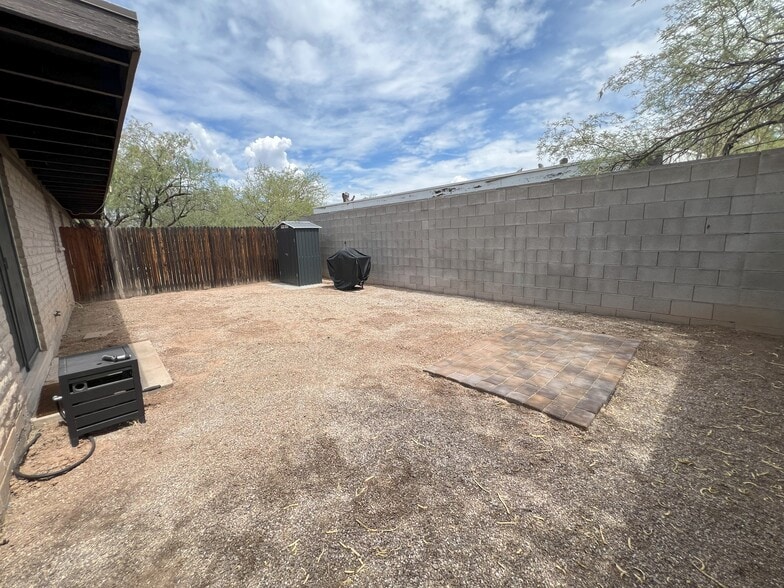 Building Photo - 1656 N Jerrie Blvd