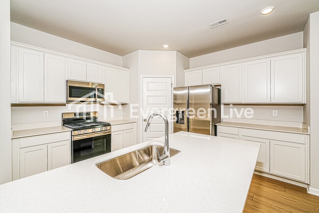 Building Photo - 318 Pond Spg Dr